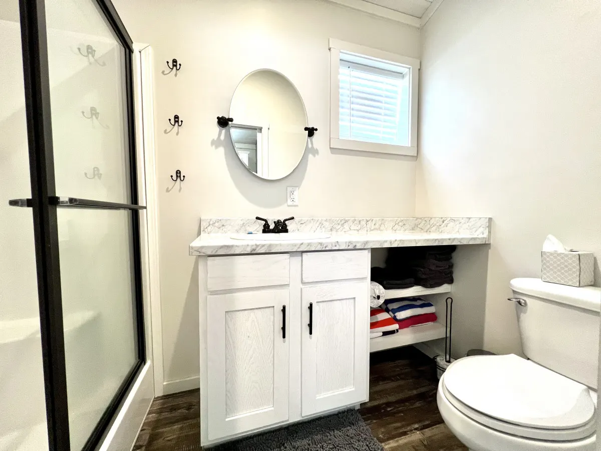 The Oasis House -Pet friendly Lakeside Tiny Home in Clermont 8