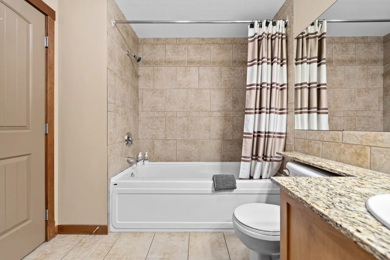 InstantSuites-Romantic Mt. View Suite Banff 18