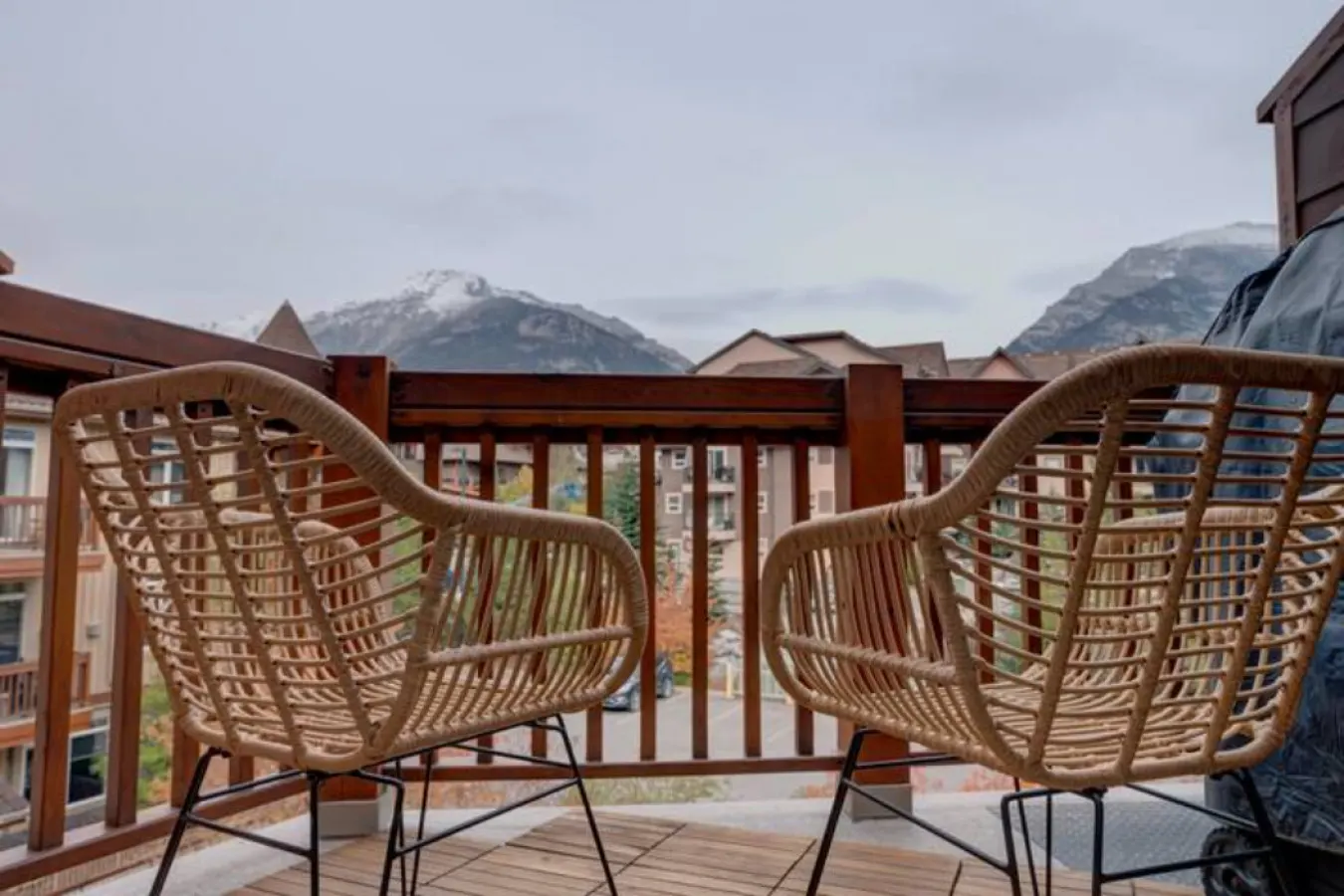 InstantSuites-Romantic Mt. View Suite Banff 19