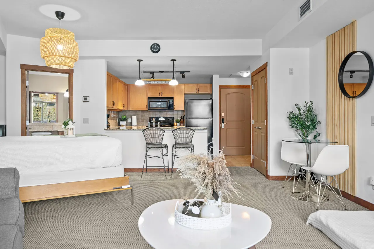 InstantSuites-Romantic Mt. View Suite Banff 6