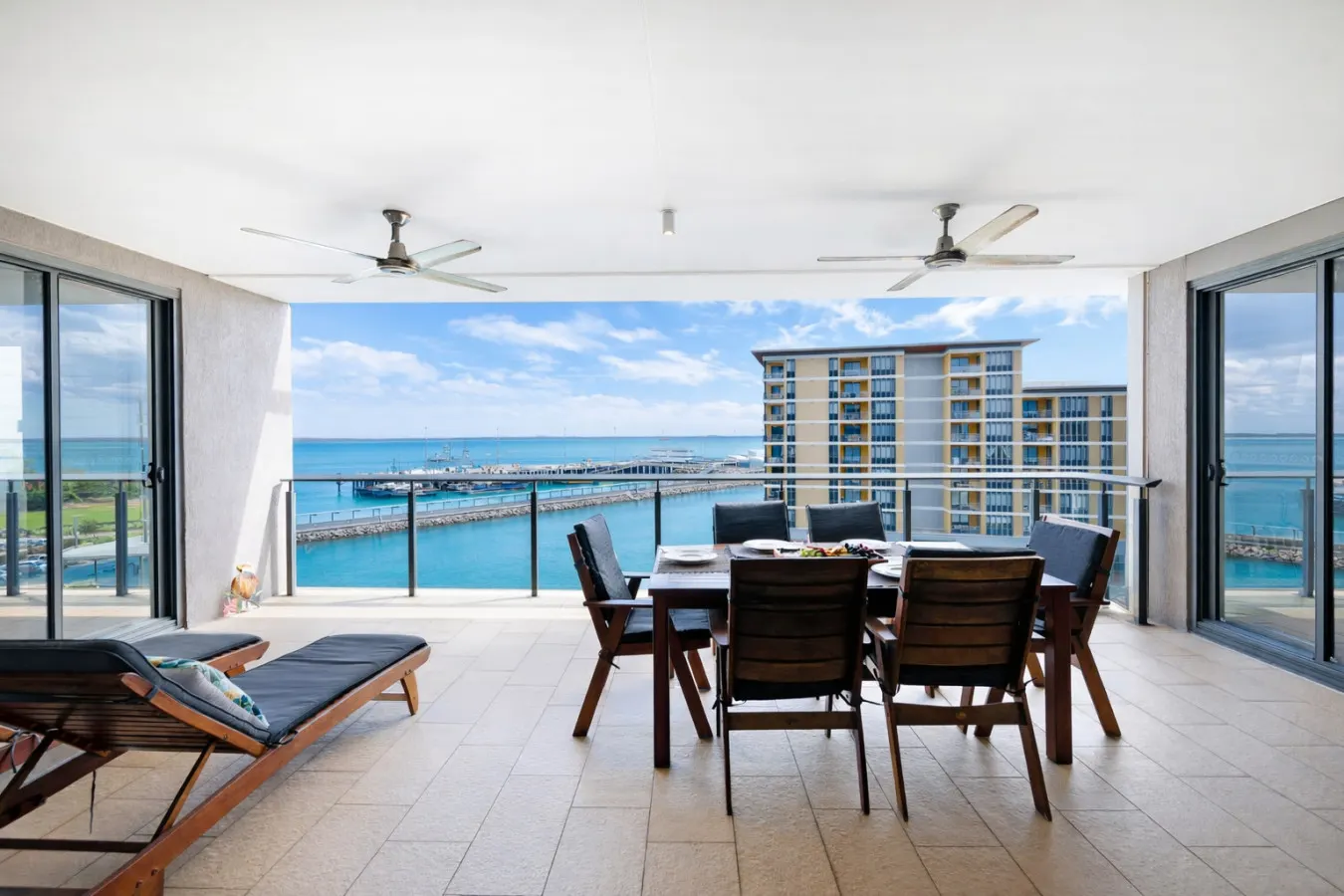 Zen Paradise ~ 2BR harbour view apt with Cruiseliner views, Waterfront Precinct