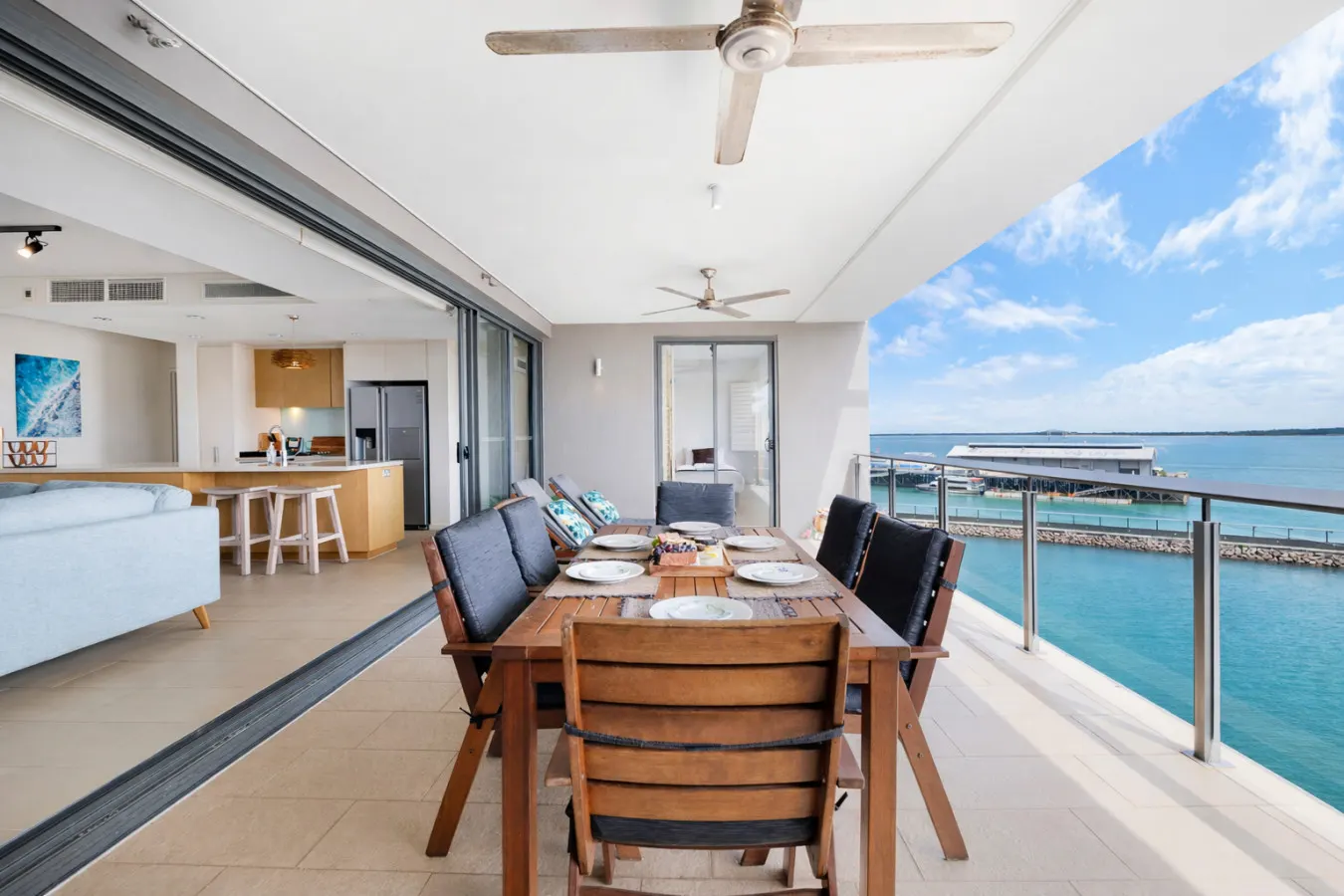 Zen Paradise ~ 2BR harbour view apt with Cruiseliner views, Waterfront Precinct — photo 2