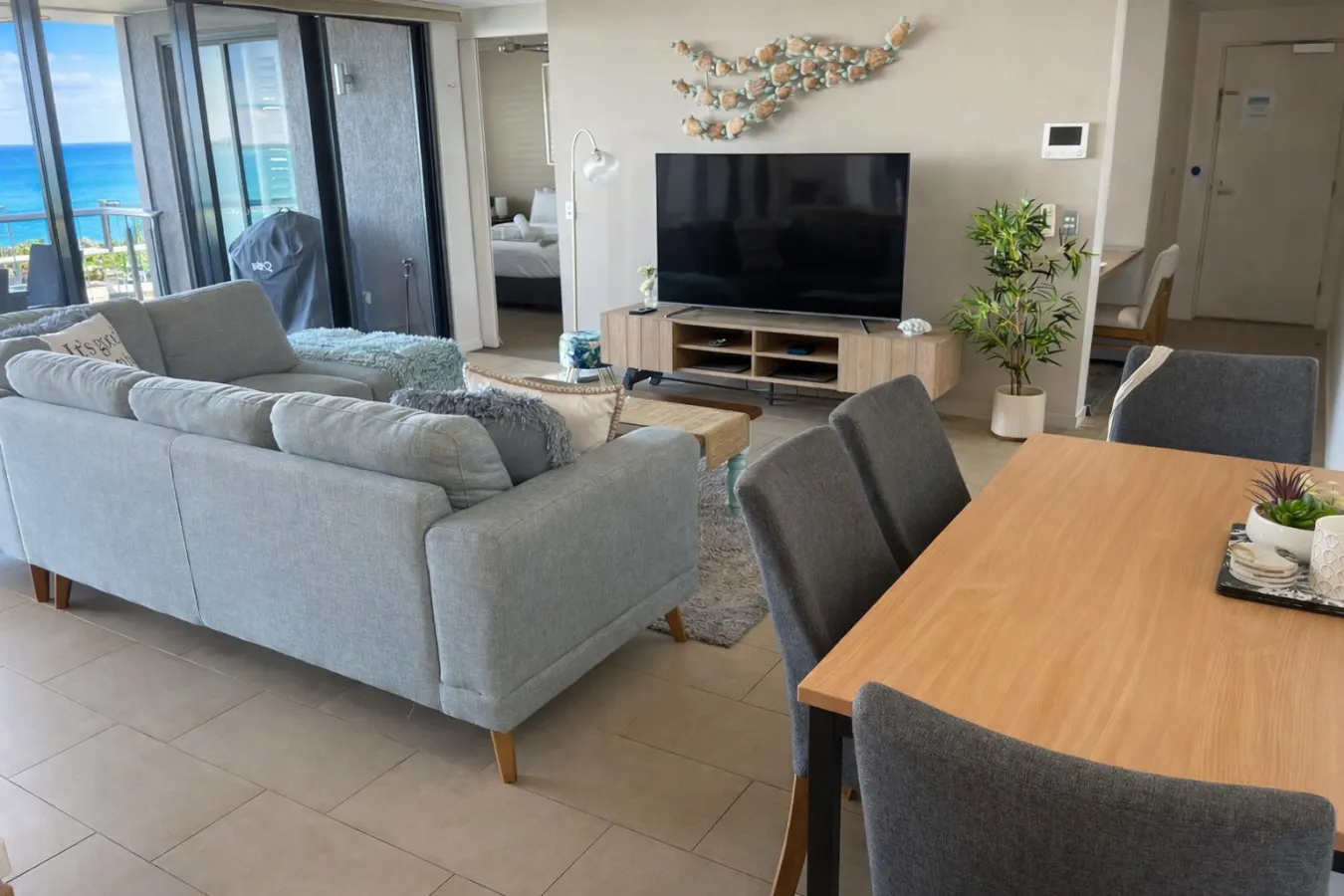 Zen Paradise ~ 2BR harbour view apt with Cruiseliner views, Waterfront Precinct 9