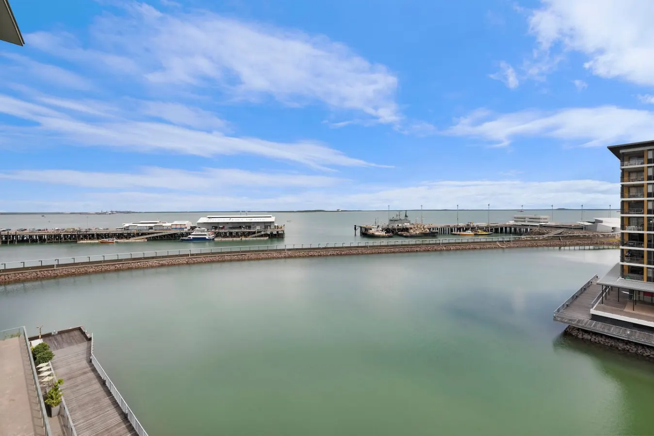 Zen Paradise ~ 2BR harbour view apt with Cruiseliner views, Waterfront Precinct 11