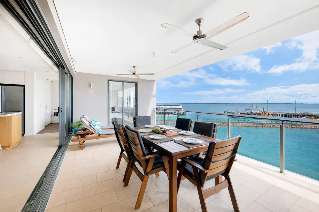 Zen Paradise ~ 2BR harbour view apt with Cruiseliner views, Waterfront Precinct — photo 3