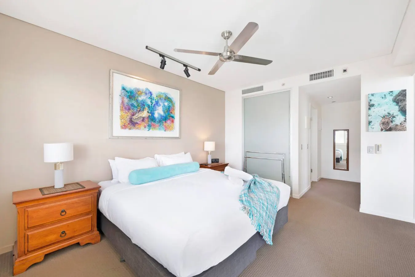 Zen Paradise ~ 2BR harbour view apt with Cruiseliner views, Waterfront Precinct 7