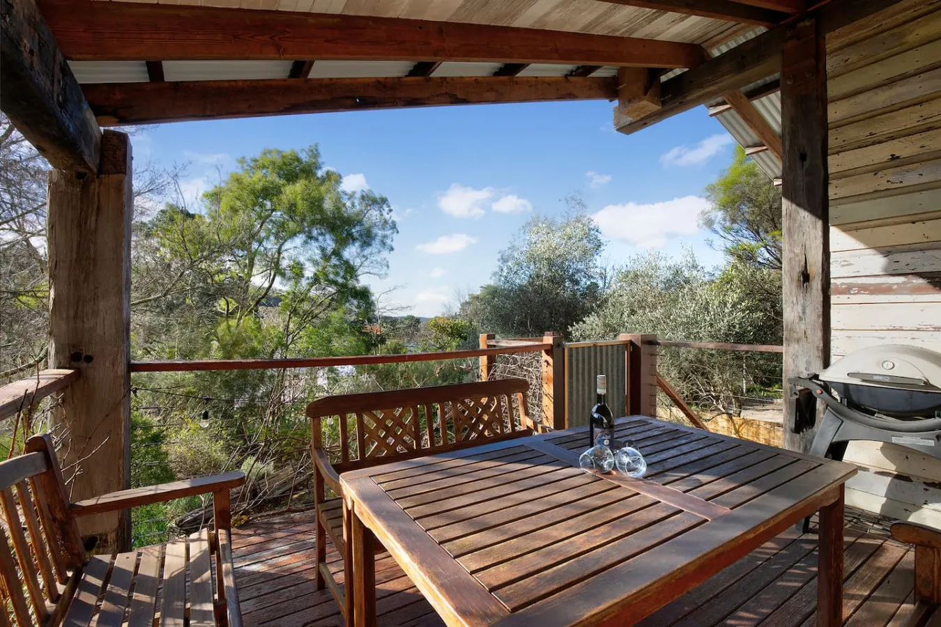 Leura Haven Homestead: Rustic Mountain Cottage
