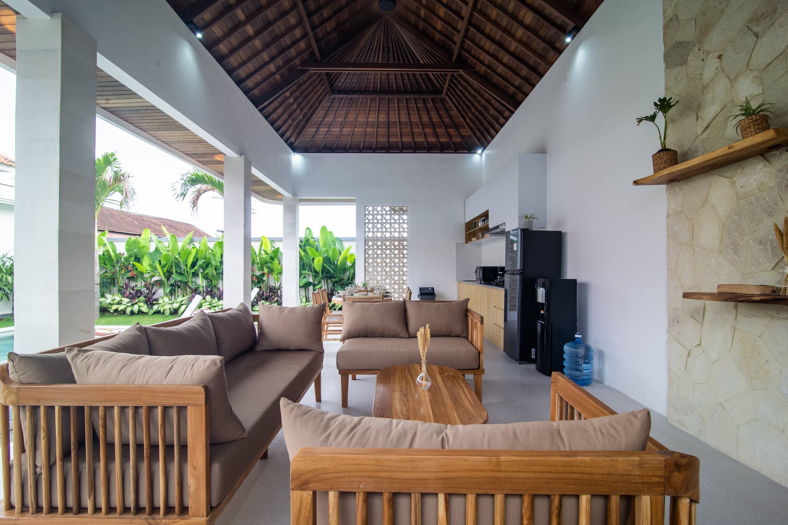 Simple & Magical Villas Almaya 2 6