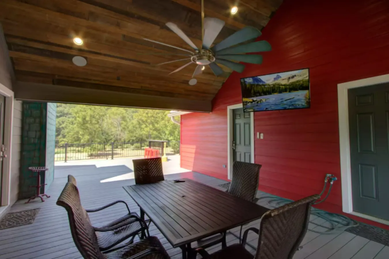 The Hangout on the Caddo River — photo 4