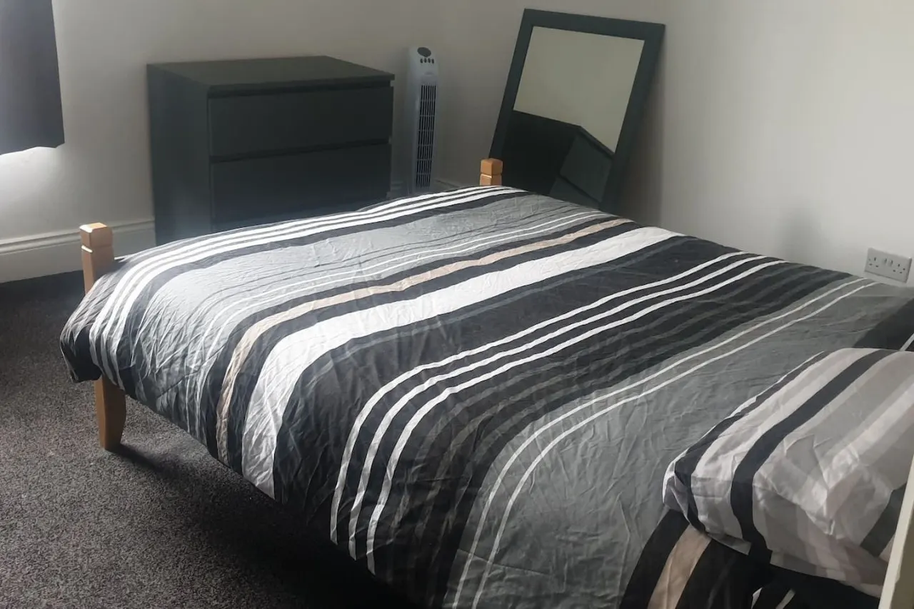 Hullidays》University Quarter 4 Bed House 3