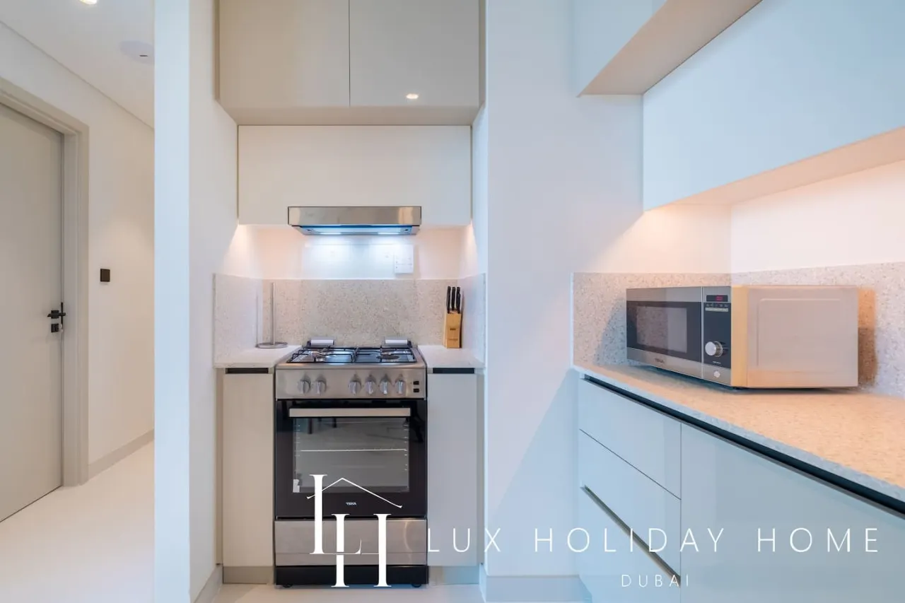 LUX The Marina Vista Beachfront Suite 4 12