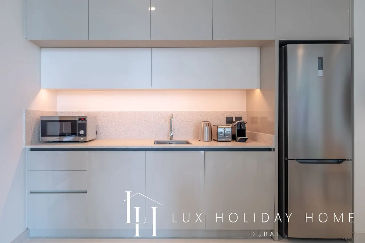 LUX The Marina Vista Beachfront Suite 4 13