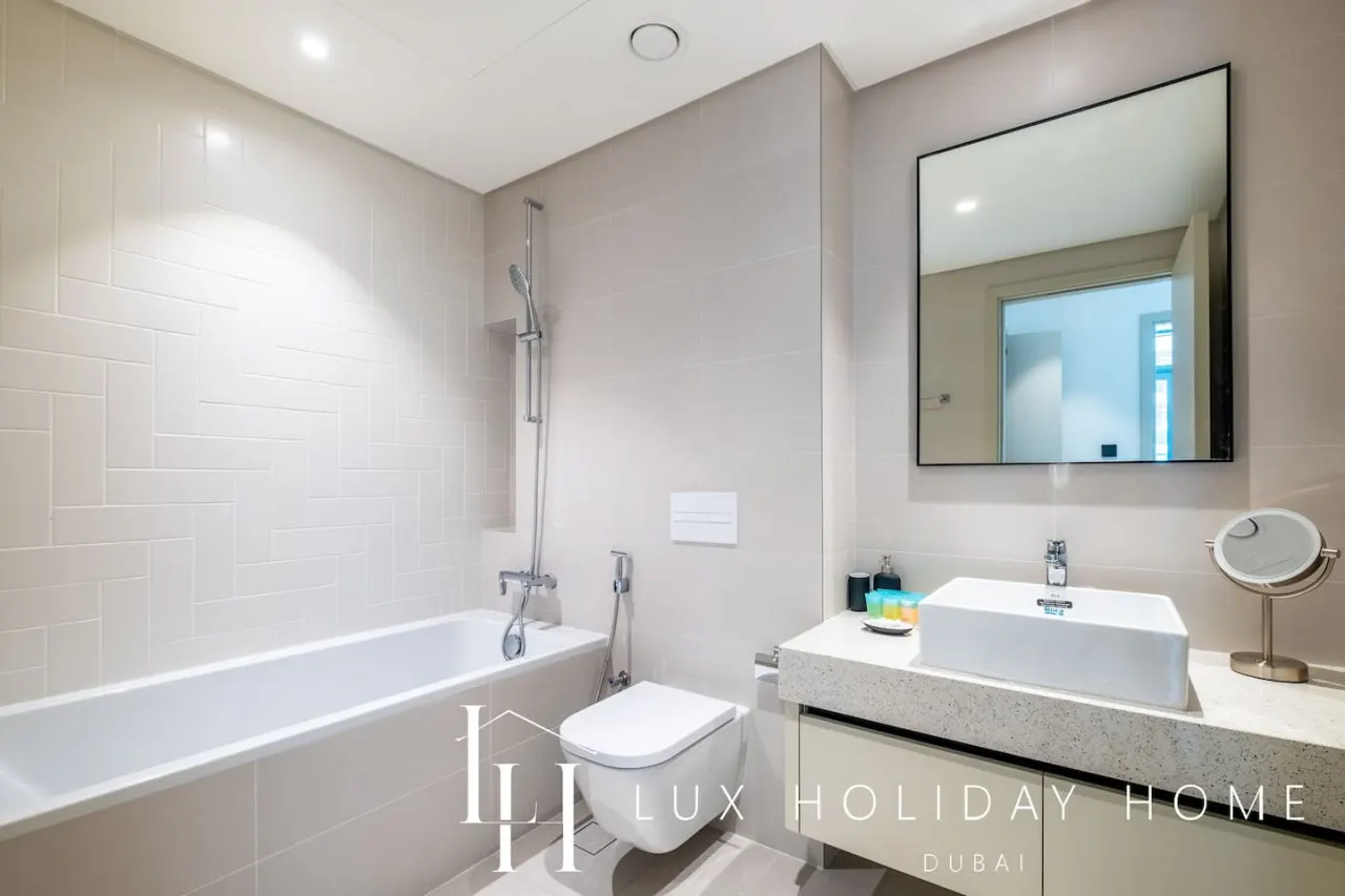 LUX The Marina Vista Beachfront Suite 4 17
