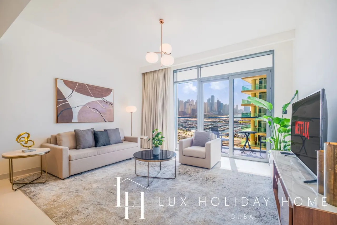 LUX The Marina Vista Beachfront Suite 4 3