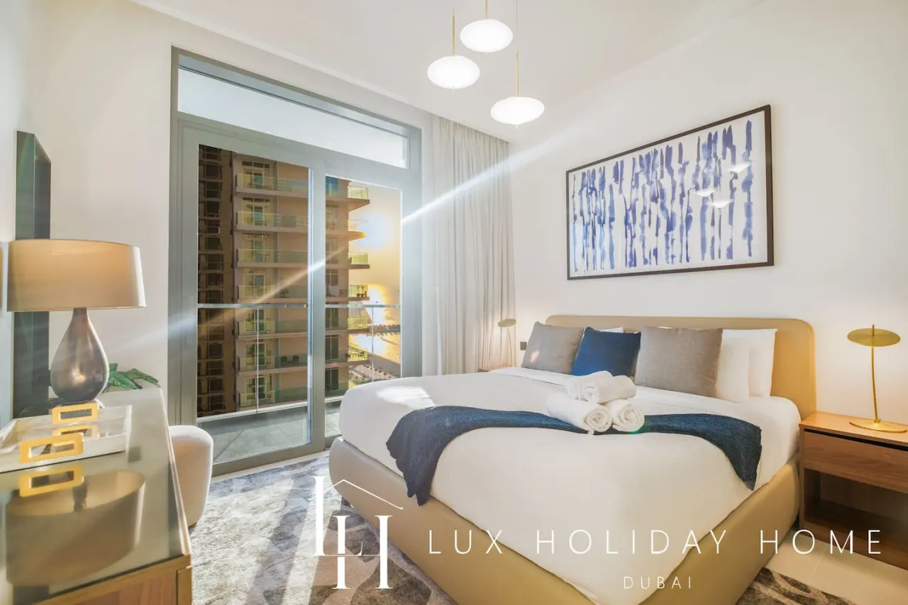 LUX The Marina Vista Beachfront Suite 4 6