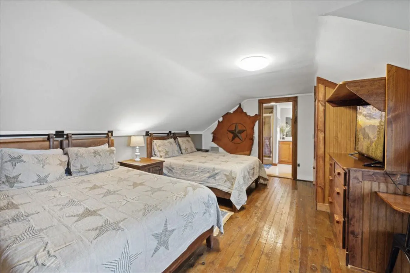 Whiskey Ridge Lodge ~ Cozy-Chic Cabin with Spa Tub & Sweeping Views 16
