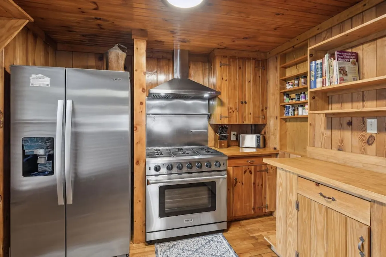 Whiskey Ridge Lodge ~ Cozy-Chic Cabin with Spa Tub & Sweeping Views 17