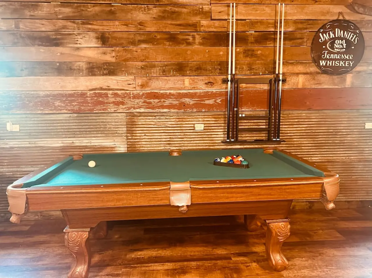 Whiskey Ridge Lodge ~ Cozy-Chic Cabin with Spa Tub & Sweeping Views 7