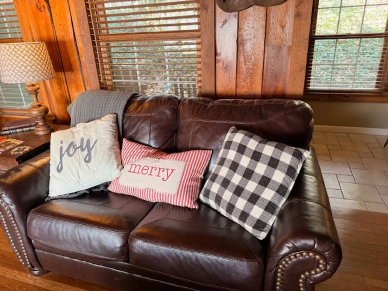 Whiskey Ridge Lodge ~ Cozy-Chic Cabin with Spa Tub & Sweeping Views 8