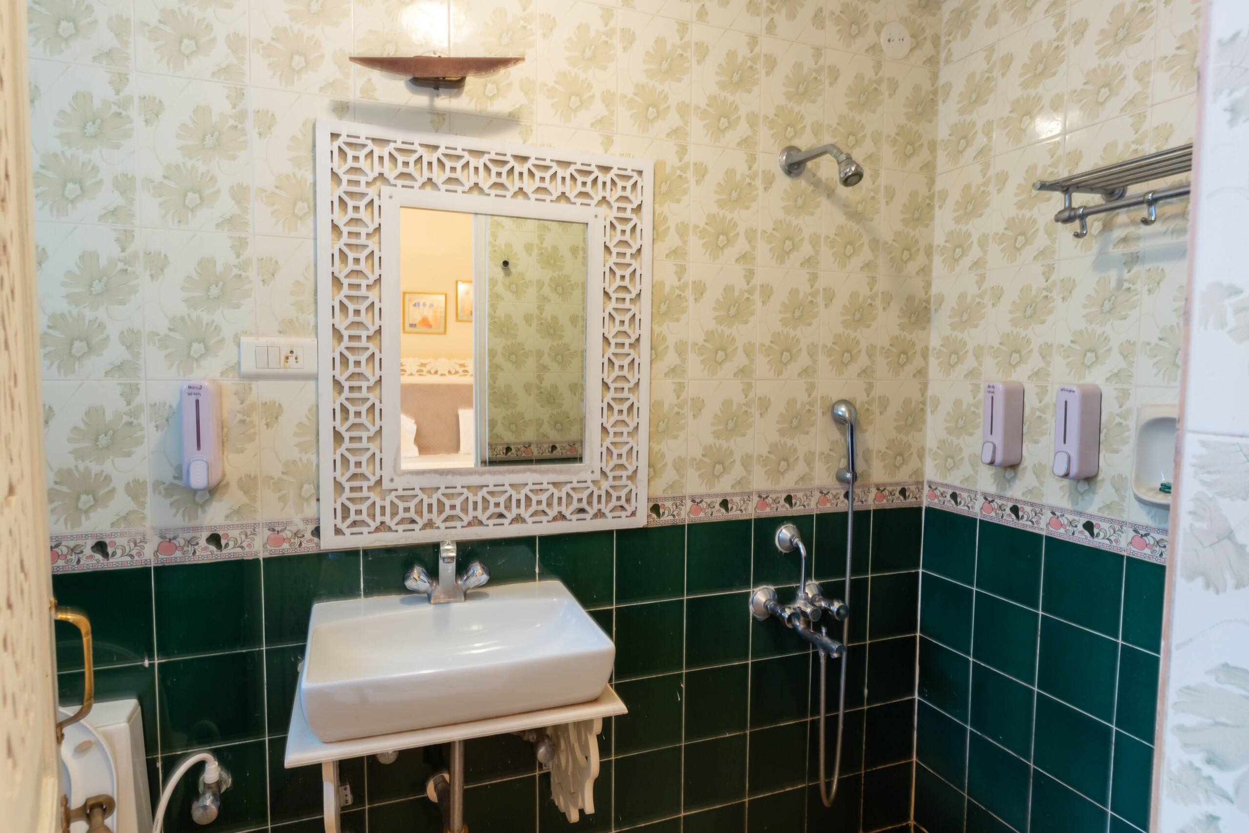 3rd RoomzAway: Pool, Kitchen, Wi-Fi 24