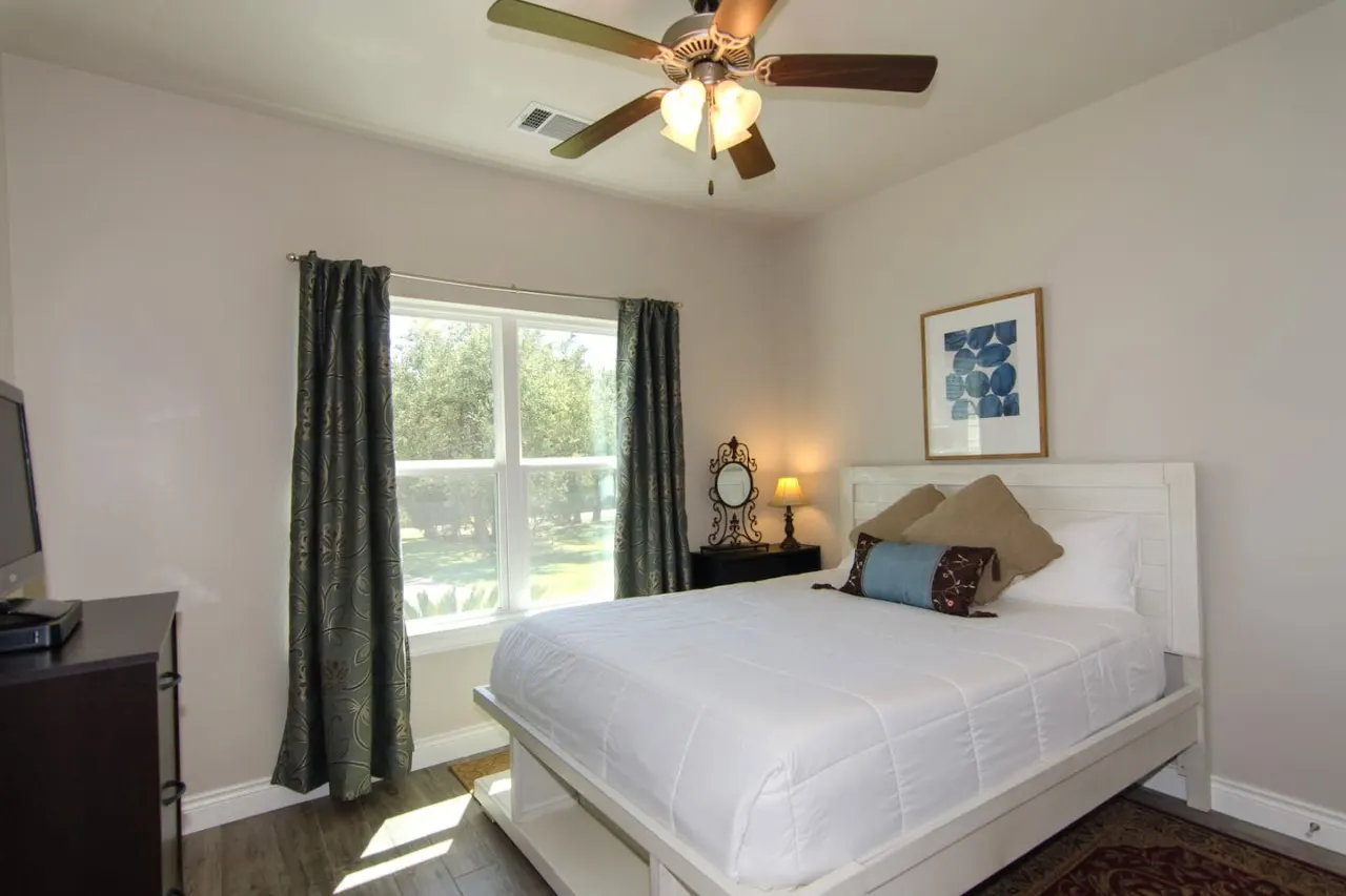 Private Peaceful Retreat Cozy Guesthouse with Pool 10