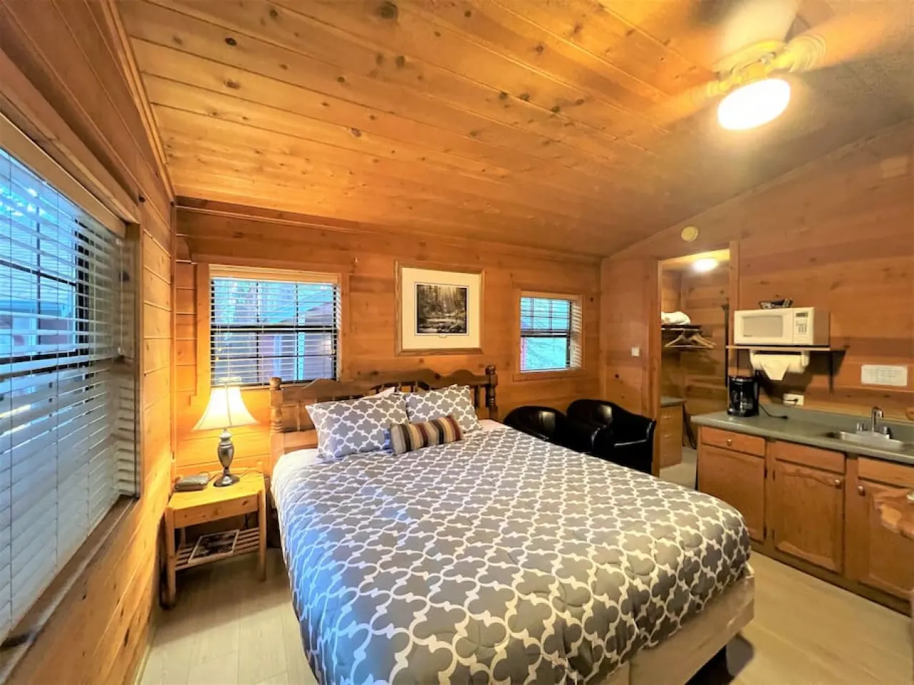Super Cozy King Cabin with Indoor Spa-Cabin #10