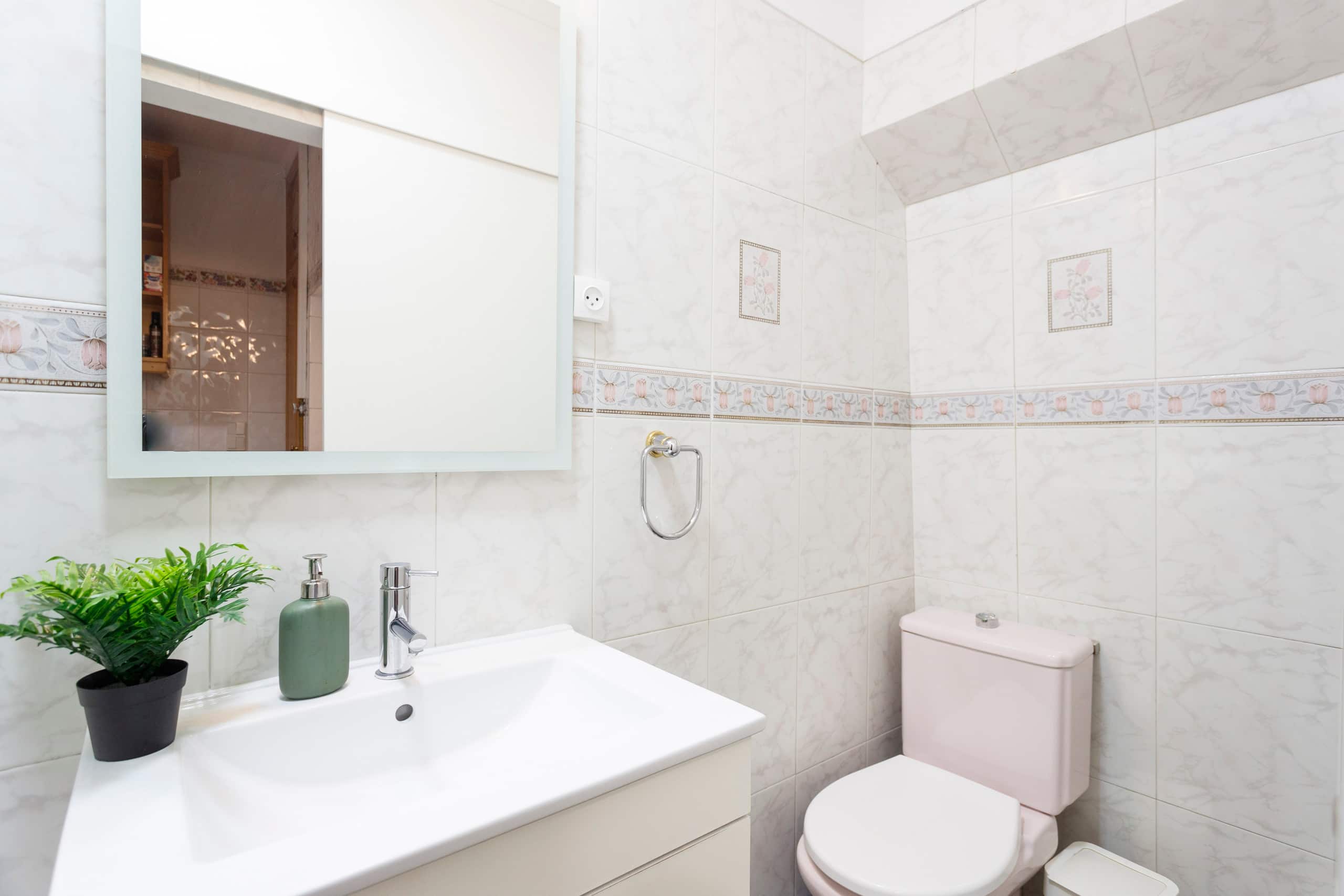 Cozy Flat in Lisbon Heart with Perfect Living Room 11