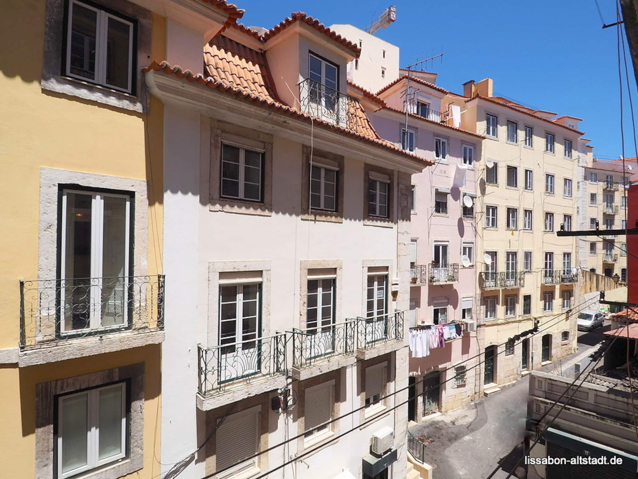 Cozy Flat in Lisbon Heart with Perfect Living Room 13