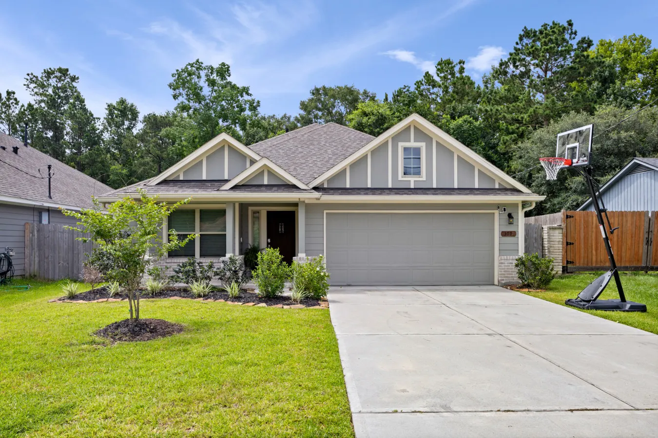 Dog-Friendly Single-Level Conroe 3BR | Fenced Yard, Sleeps 12 — photo 2