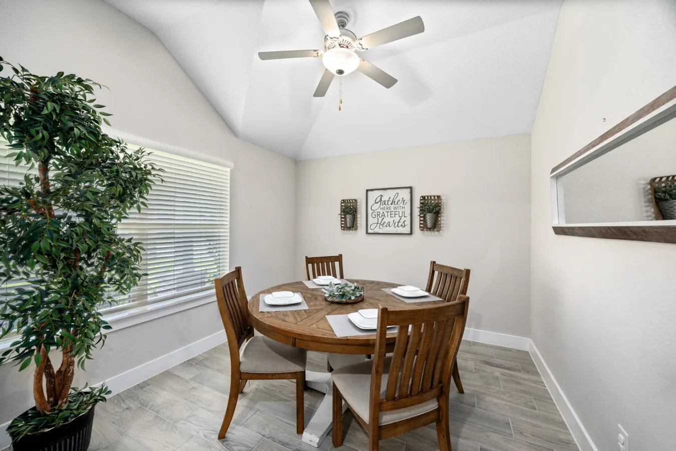 Dog-Friendly Single-Level Conroe 3BR Fenced Yard, Sleeps 12 16