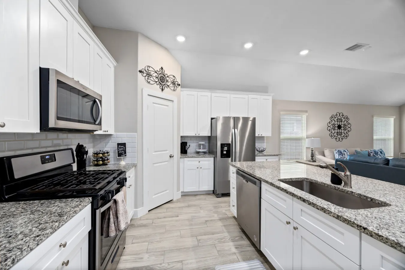 Dog-Friendly Single-Level Conroe 3BR | Fenced Yard, Sleeps 12 — photo 3