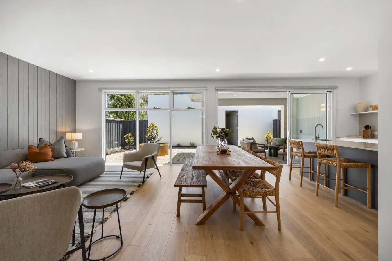 Drift at Palmstone: A Coastal Modern Retreat
