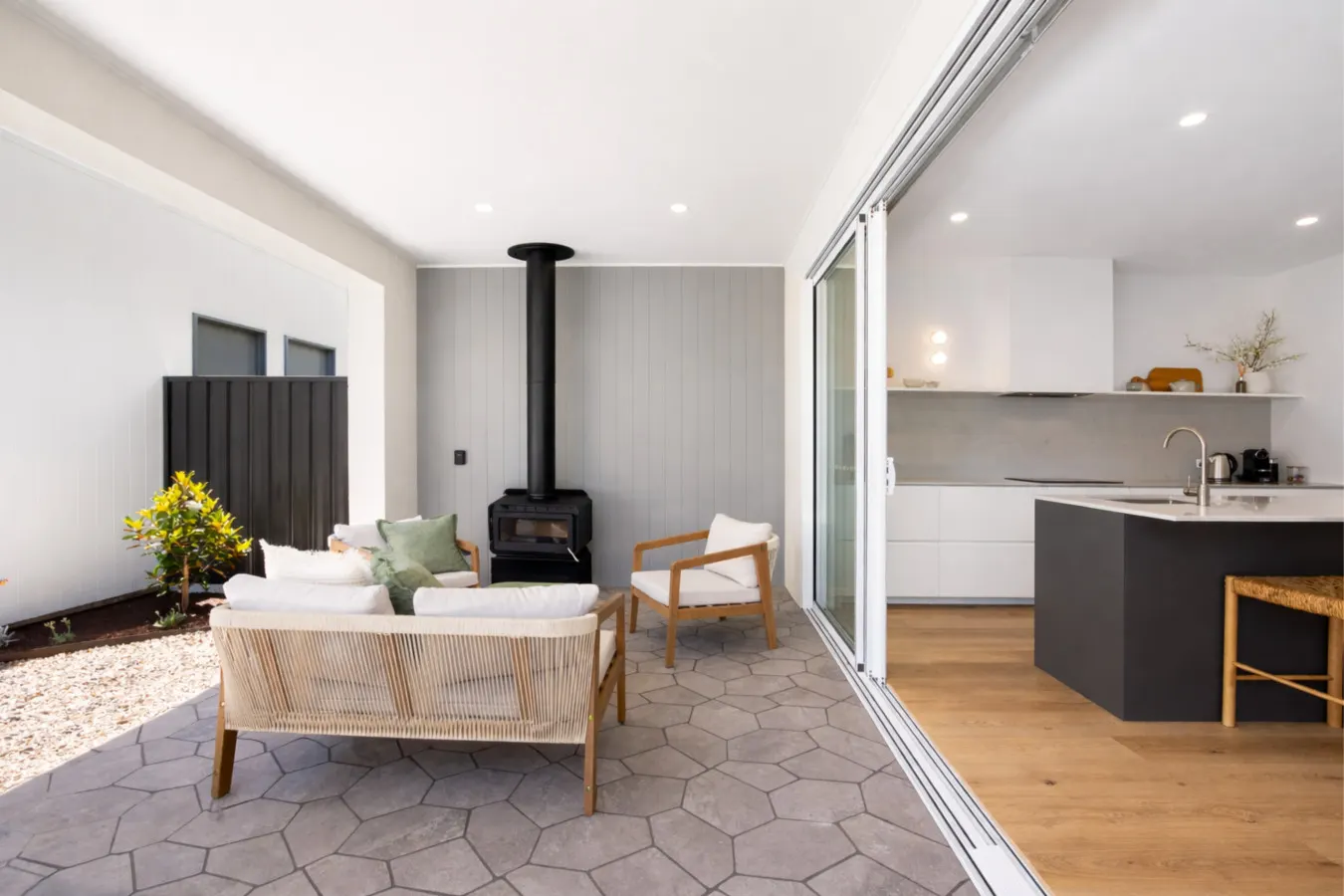Drift at Palmstone: A Coastal Modern Retreat — photo 2