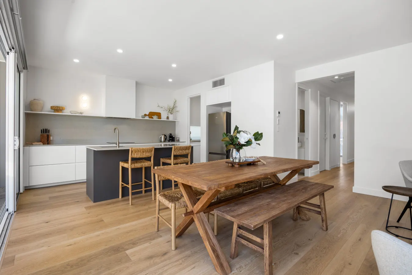Drift at Palmstone: A Coastal Modern Retreat 12