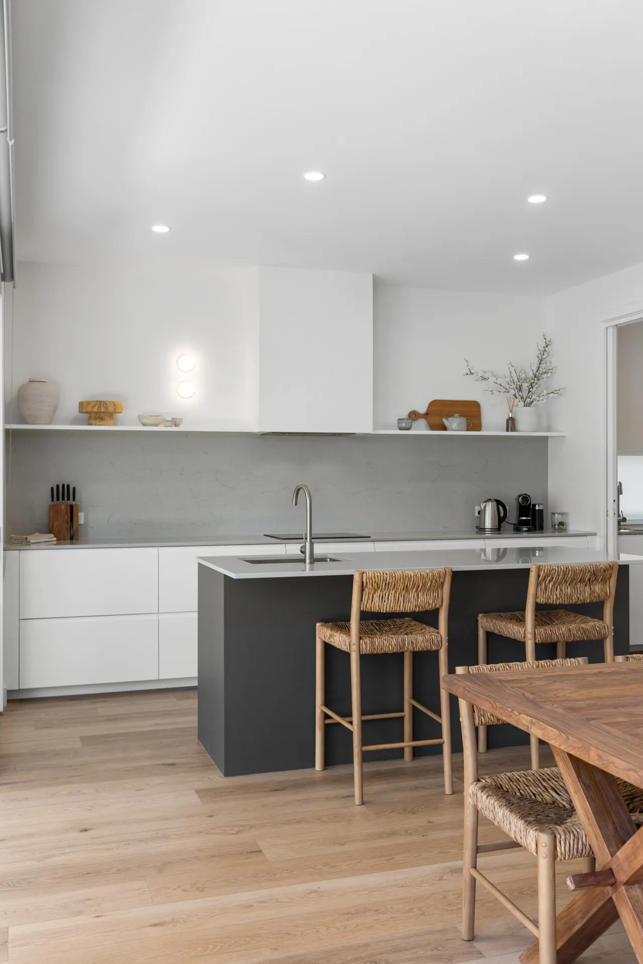 Drift at Palmstone: A Coastal Modern Retreat 18