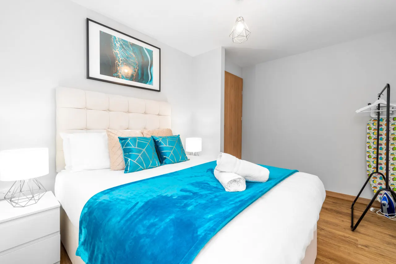 Two Bed Apartment - Two Parking Spaces - Stourbridge 12