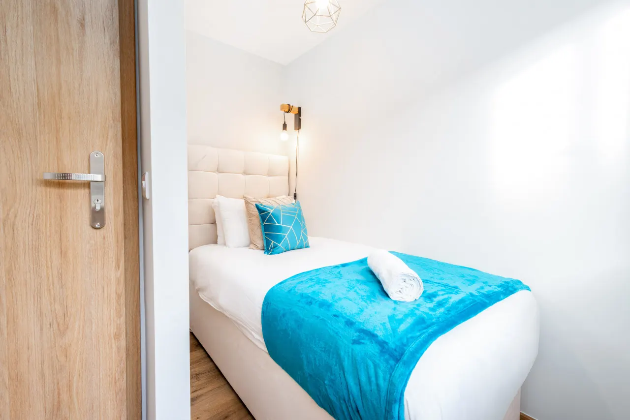 Two Bed Apartment - Two Parking Spaces - Stourbridge 14