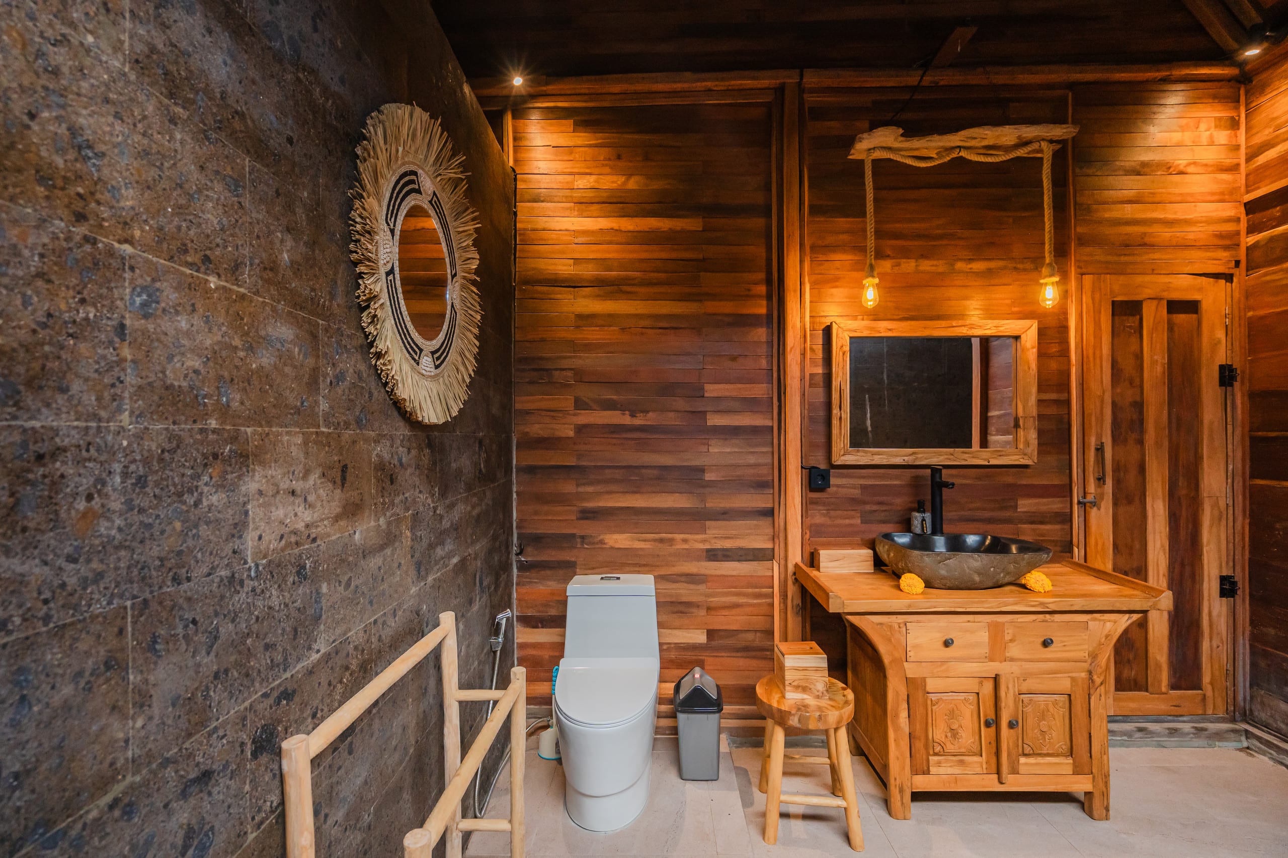 New 1 bedroom Wooden style warm in Ubud — photo 4