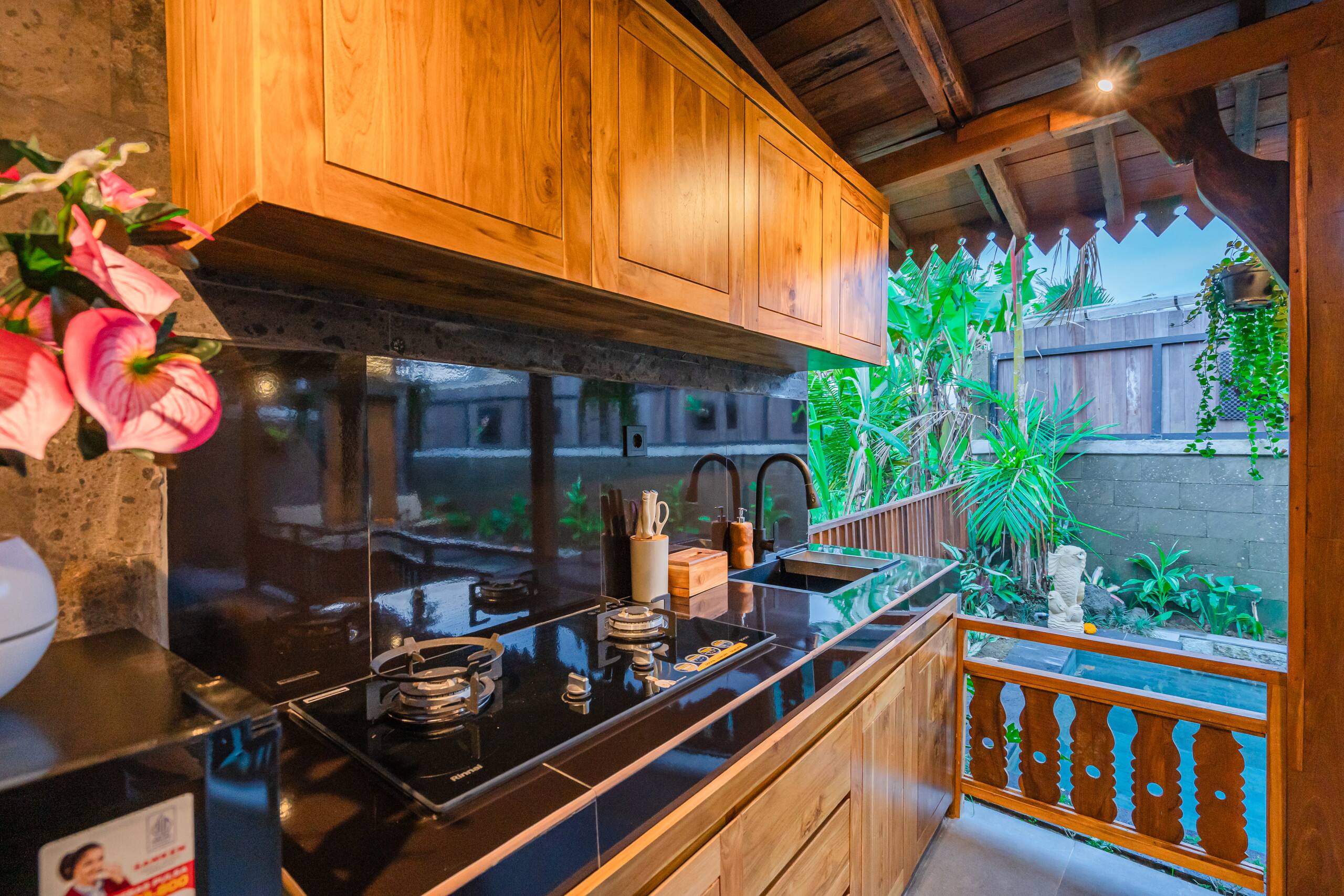 New 1 bedroom Wooden style warm in Ubud 10