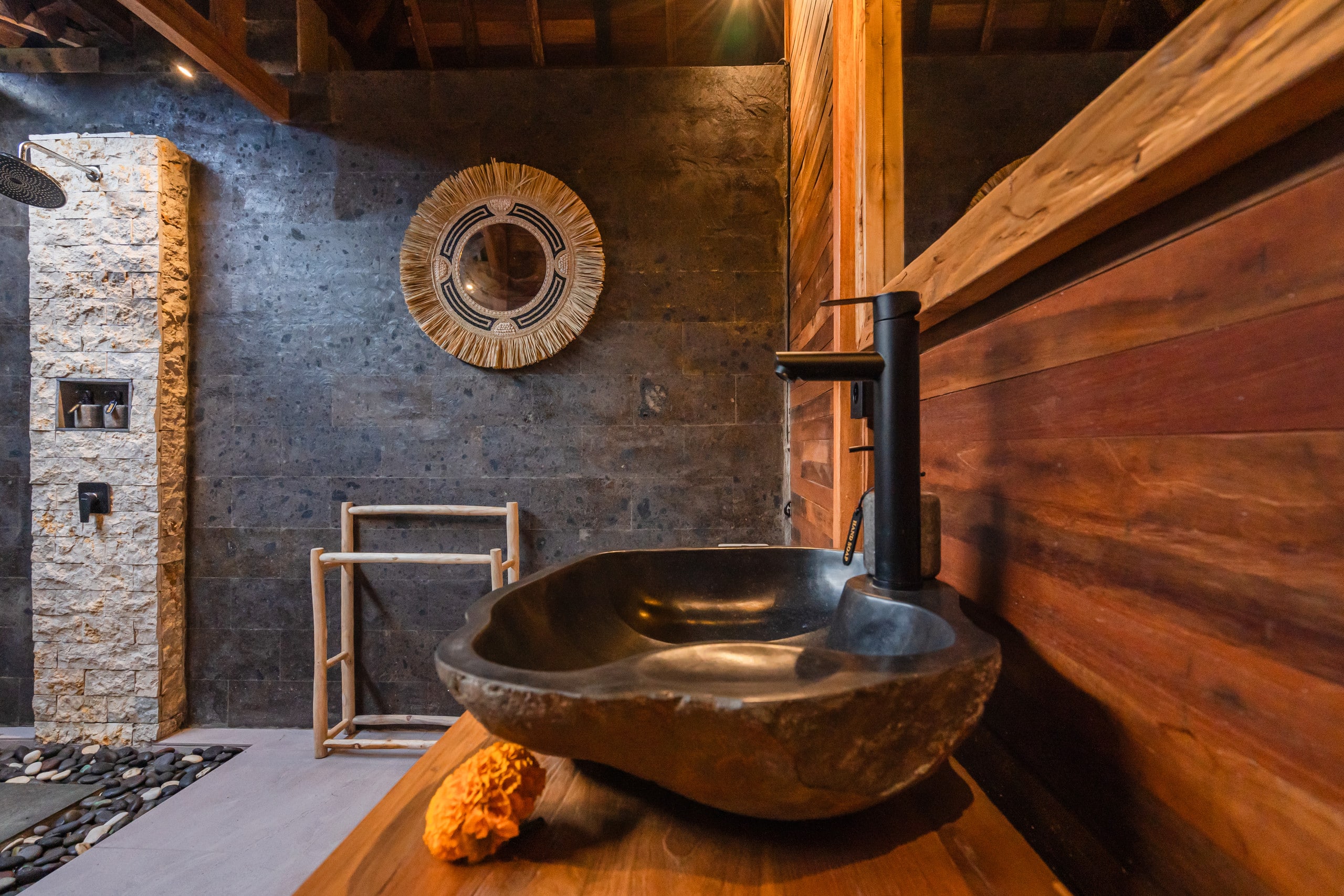 New 1 bedroom Wooden style warm in Ubud 18