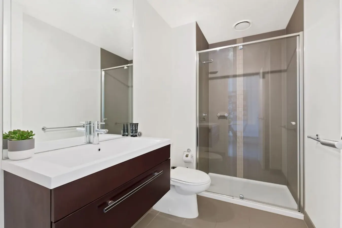 Leia: 2 Bed, 1 Bath Apartment — photo 4