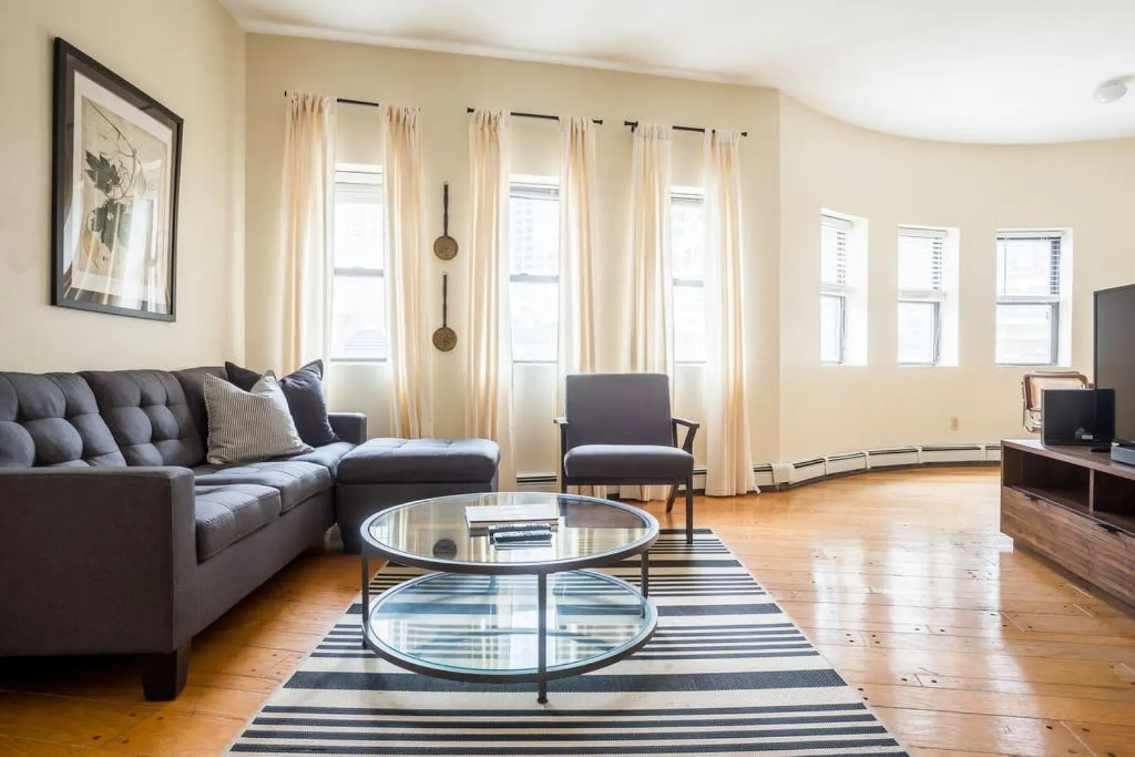 Beautiful 1BR on Top Floor in Downtown Boston 1