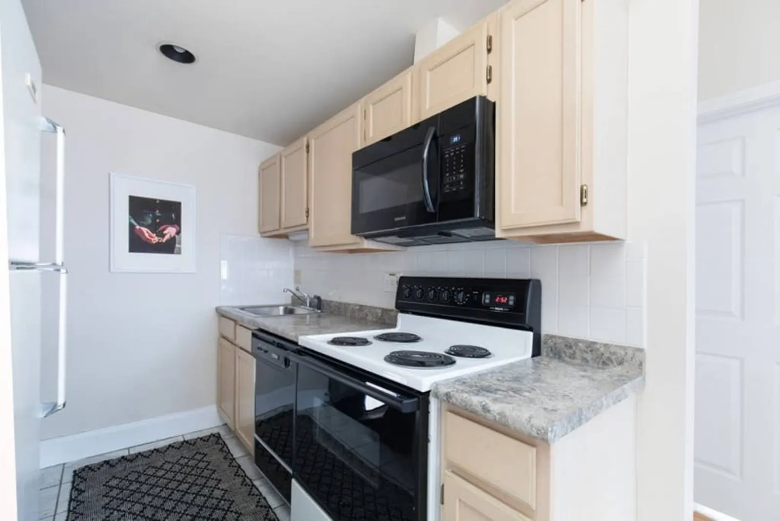 Beautiful 1BR on Top Floor in Downtown Boston 11