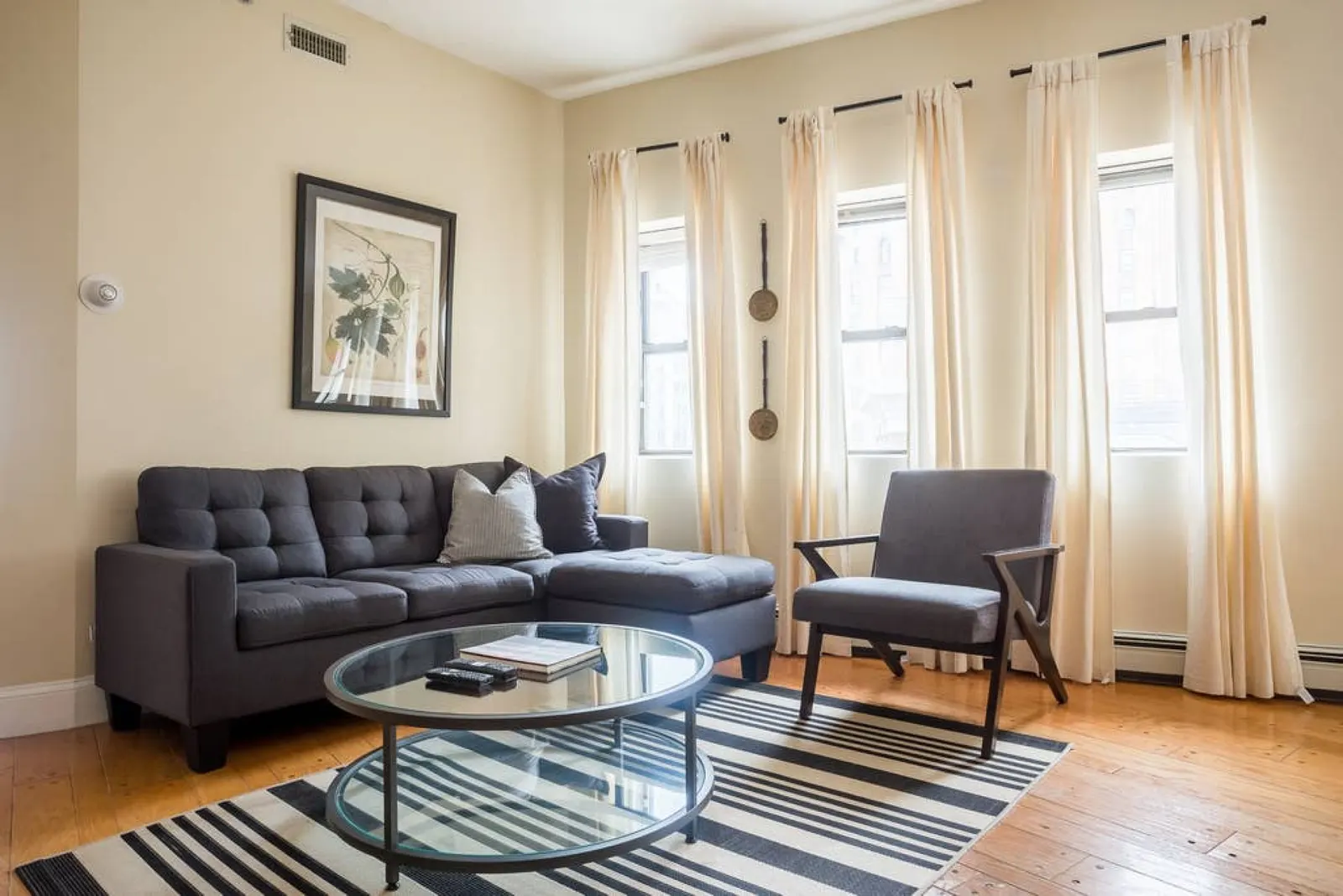 Beautiful 1BR on Top Floor in Downtown Boston 3