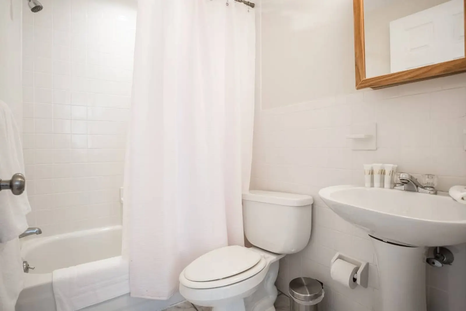 Beautiful 1BR on Top Floor in Downtown Boston 4