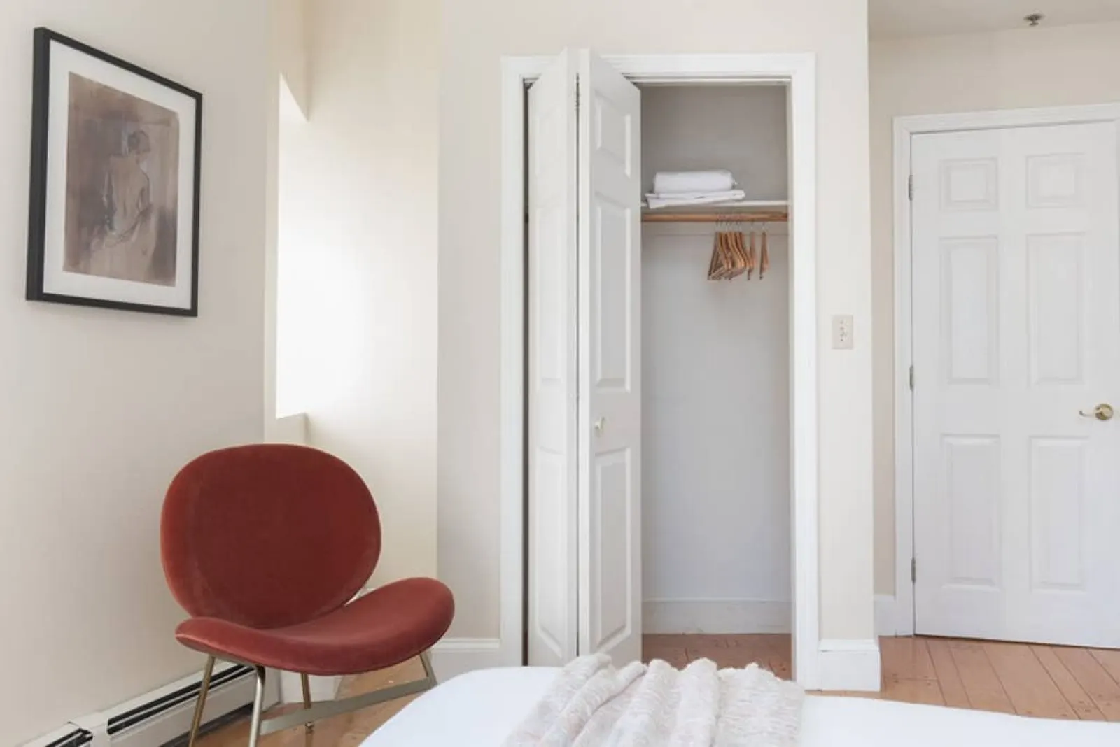 Beautiful 1BR on Top Floor in Downtown Boston 5