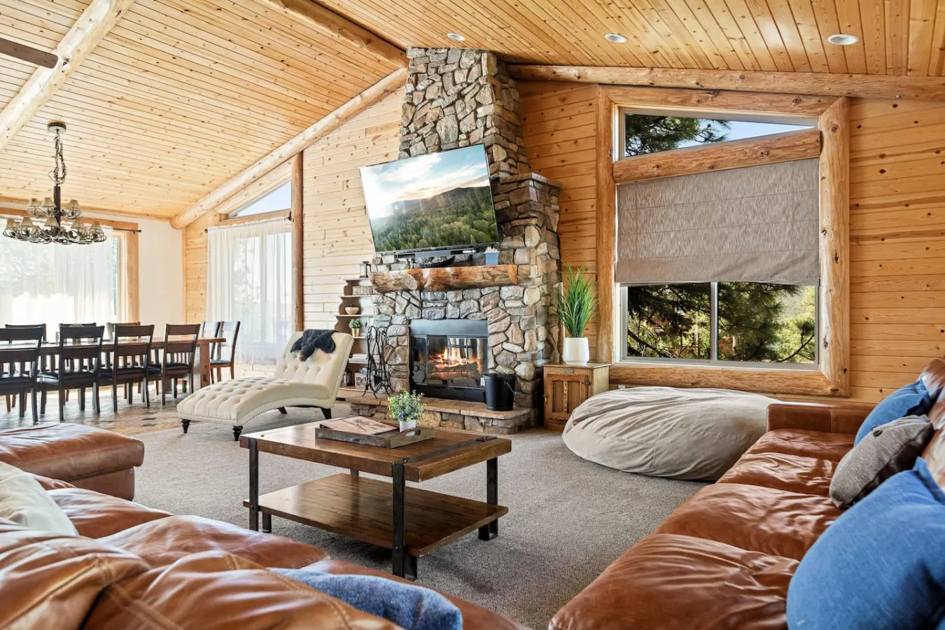 Sky High Ultimate Lodge, Hot Tub & Lake Views 2