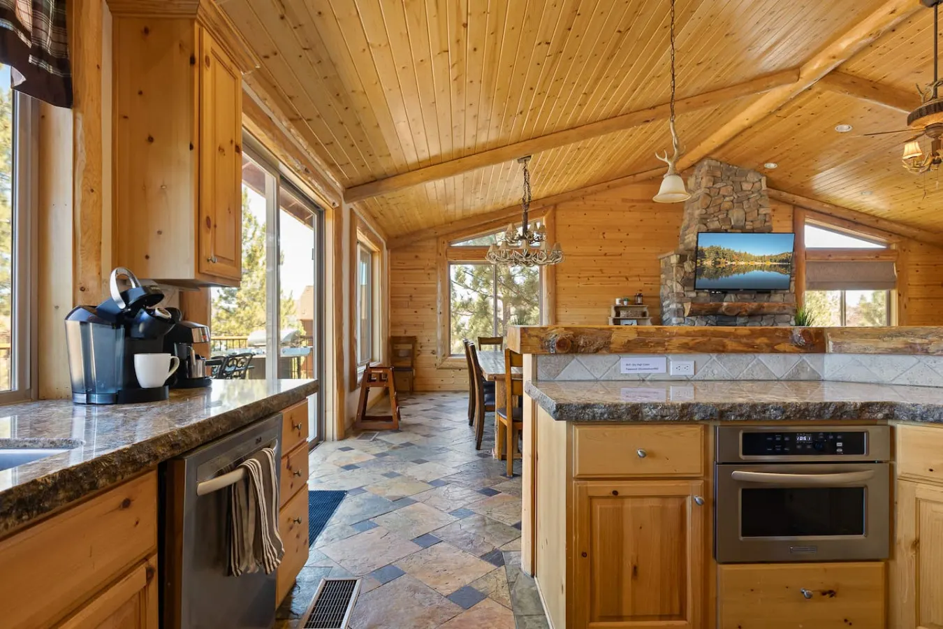Sky High Ultimate Lodge, Hot Tub & Lake Views 9