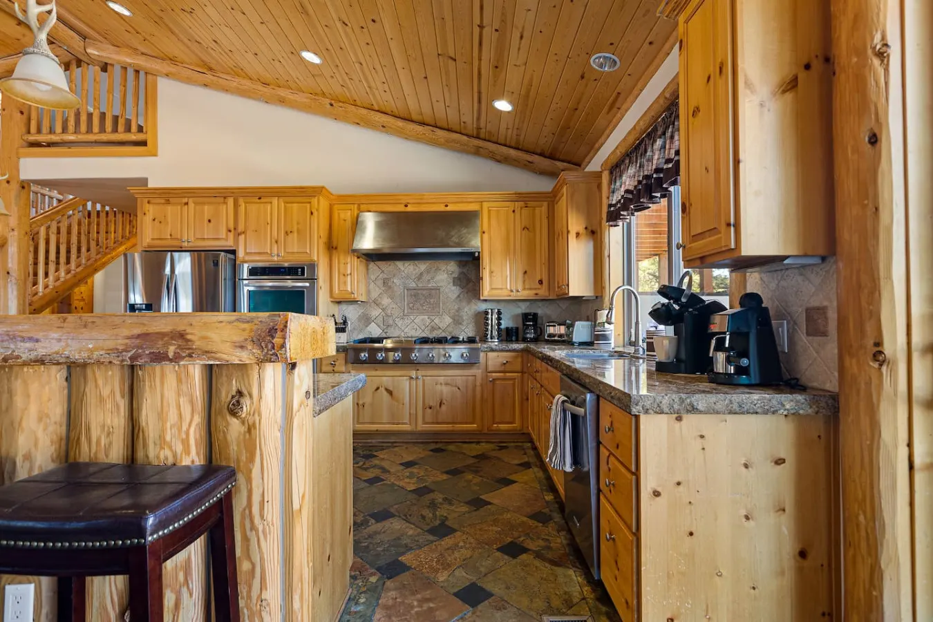 Sky High Ultimate Lodge, Hot Tub & Lake Views 10