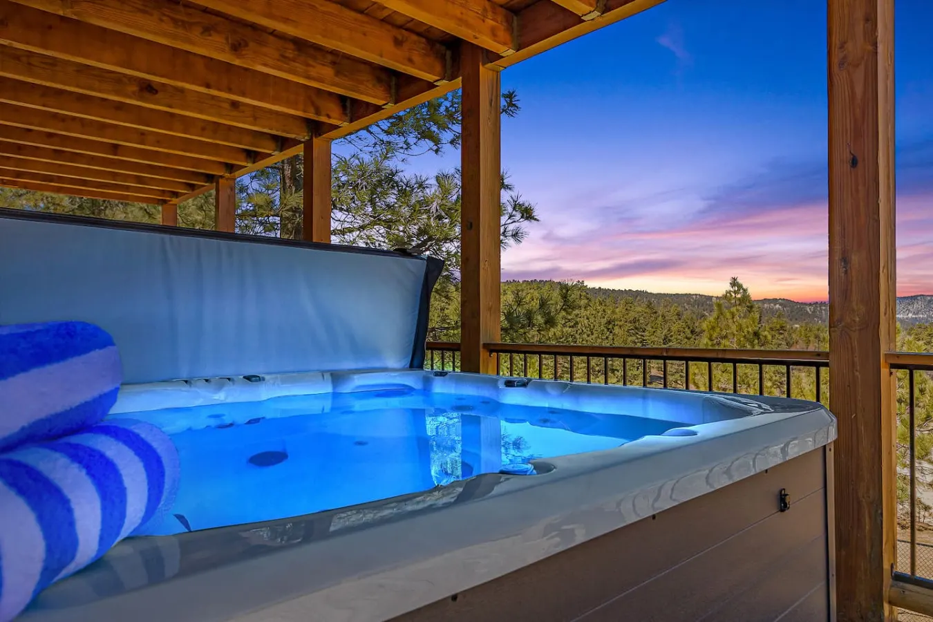 Sky High Ultimate Lodge, Hot Tub & Lake Views 5